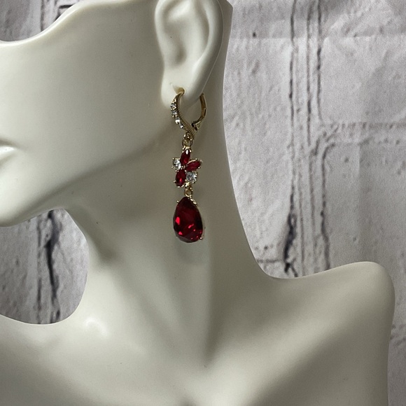 🐘🐘 Givenchy Red Drop Earrings - Picture 7 of 11